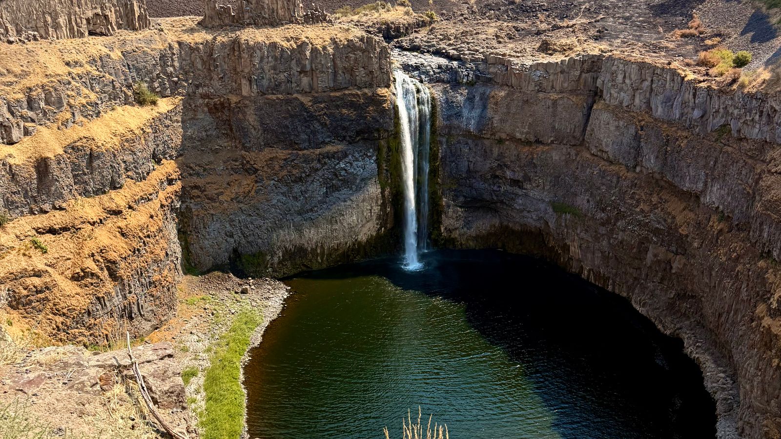 Palouse Falls dropping into a canyon pool